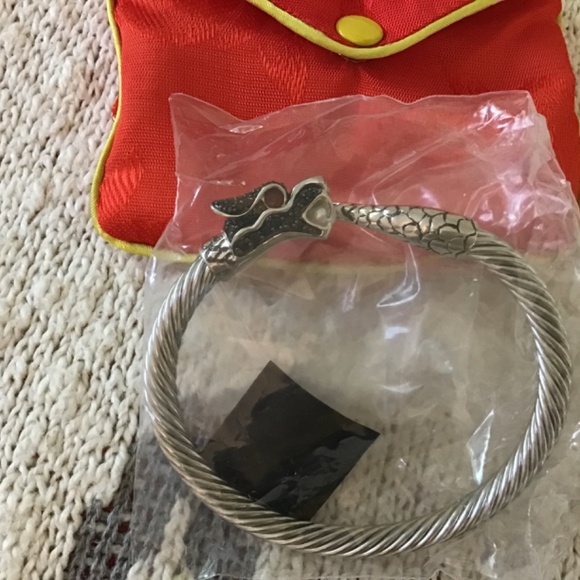 Jewelry- woman’s dragon bracelet - Picture 12 of 12